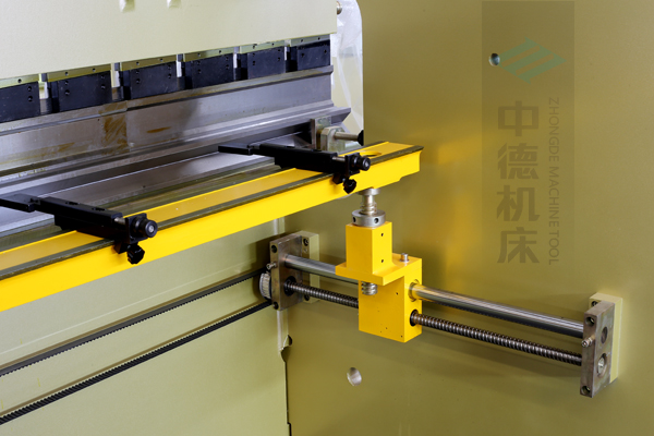 ZDP-10032高精度x軸結(jié)構(gòu)，采用滾珠絲桿，精度高無游隙，淬火高強度擋指，并有倒三角鎖卡裝置不掉落.jpg