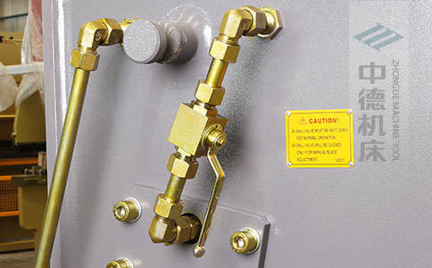 ZDS-632整機(jī)所有液壓管線均采用卡套式接頭，耐高壓，更換便捷.jpg